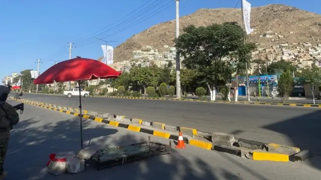 پلازمېنه کې د غونډې له پیل مخکې کلک امنیتي تدبیرونه شوي او د تالار شاوخوا ځینې لارې تړل شوې