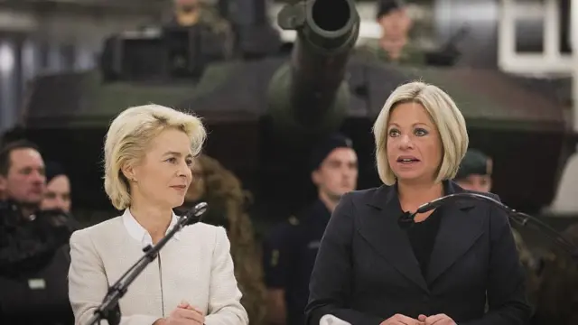 جانين هينيس بلاسخارت واورسولا فون ديرلين