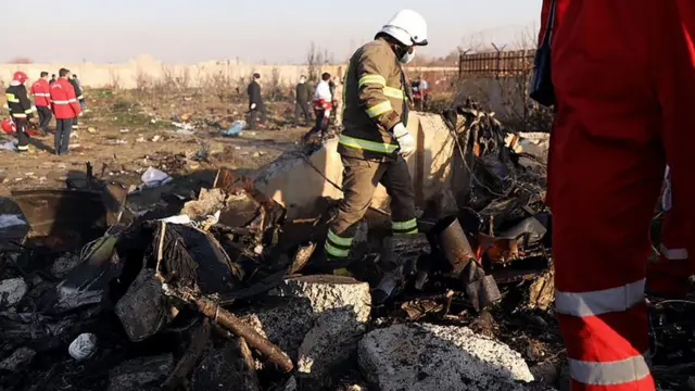 Спасатель на месте крушения