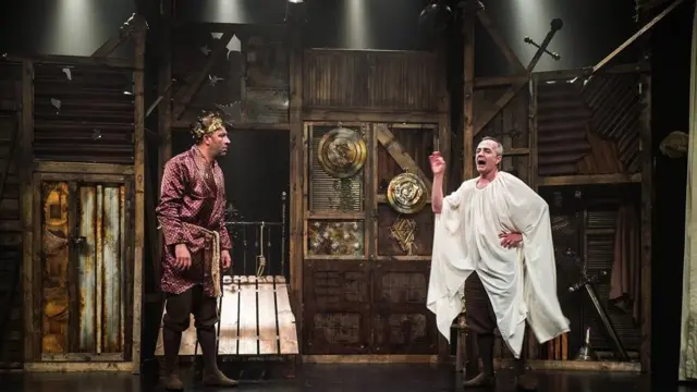 Rasim Öztekin kavuğu Şevket Çoruh'a devrediyor