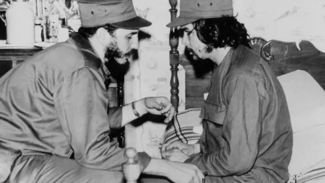 Фидель Кастро (слева) и Че Гевара в Гаване (январь 1959 года)