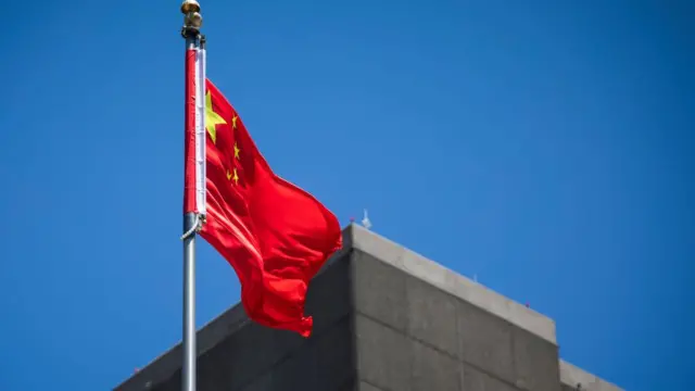అమెరికాలోని చైనా కాన్సులేట్ భవనంపై ఎగురుతున్న ఆ దేశం జెండా