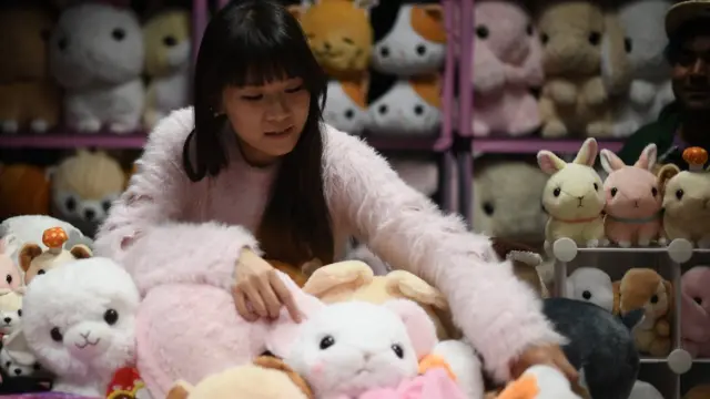 লন্ডনে জাপানি পুতুলের মার্কেট