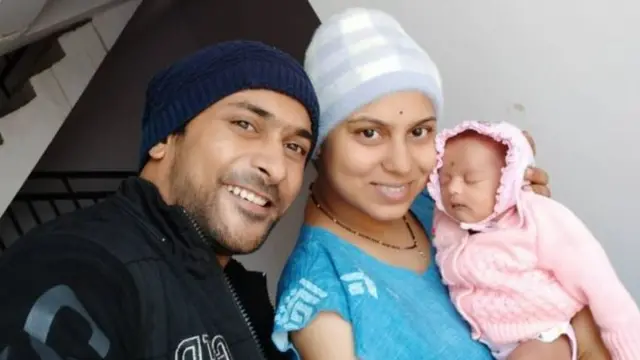 रितू आपल्या पती आणि बाळासह