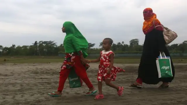 ঝড় পালানো মানুষ।