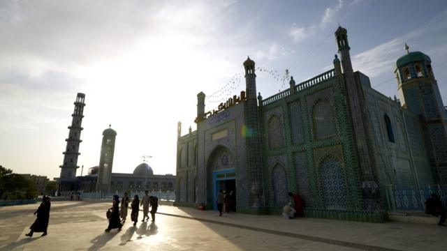 Голубая мечеть в Мазари-Шарифе
