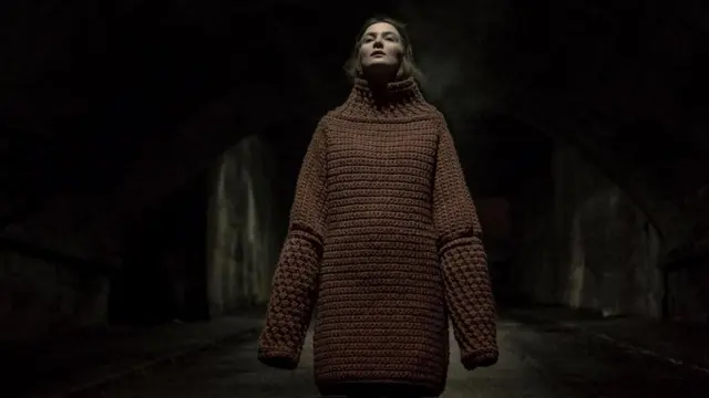 Фотографии трудящихся социалистической Чехословакии словацкого фотохудожника Доминика Скутецкого вдохновили коллекцию 2016 года Якуба Страки