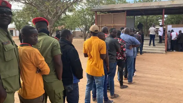 Mu mujyi wa Dodoma aba ni abatora bari ku murongo muri iki gitondo