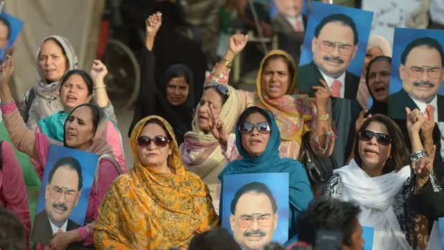 ایم کیو ایم د هغو اردو ژبو تر ټولو لوی ګوند دی چې له هنده د پاکستان د بیلتون پر مهال دغو سیمو ته ورغلي او د مهاجر په نوم یادېږي.