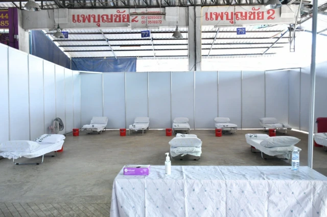 โรงพยาบาลสนามภายในตลาดกลางกุ้ง ที่ตั้งขึ้นเมื่อวันที่ 23 ธ.ค.