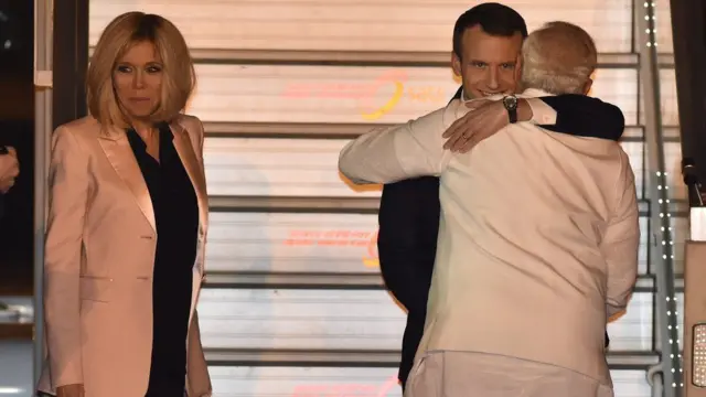 મૈક્રૉં અને મોદીની ઉષ્માભેર મુલાકાત