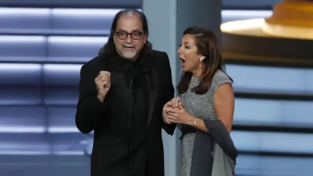 Режисер і його дівчина на сцені