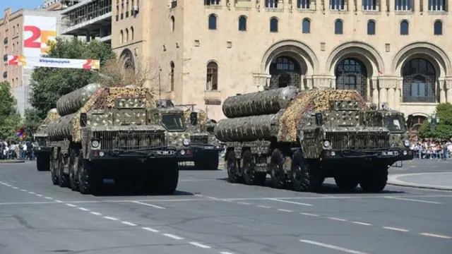 Paradda nümayiş etdirilən Rusiyadan alınan ən yeni silah növləri, xüsusilə "İskander" tipli raket kompleksi diqqəti cəlb etmişdi
