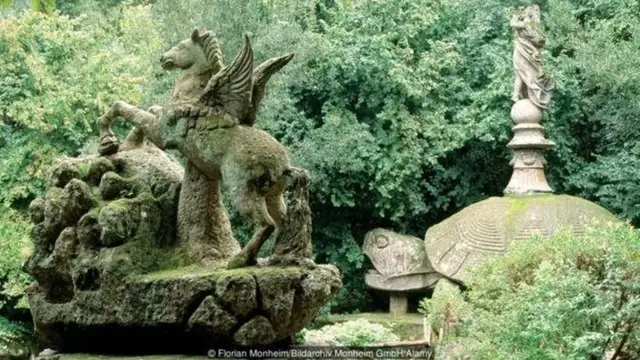 कुछ लोगों को लगता है कि इस पार्क में ओर्सिनी के बुरे अनुभवों की झलक मिलती है.