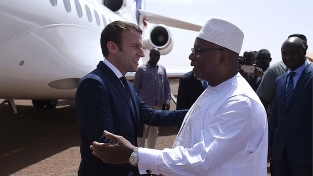 Il a été accueilli par son homologue malien Ibrahim Boubacar Keita.