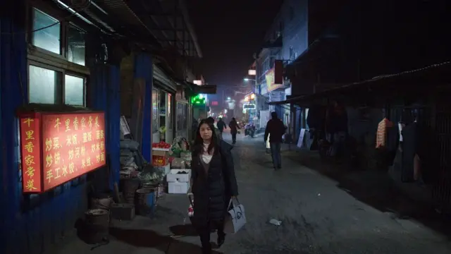 北京吸引了許多沒有北京戶口的人前來打工。