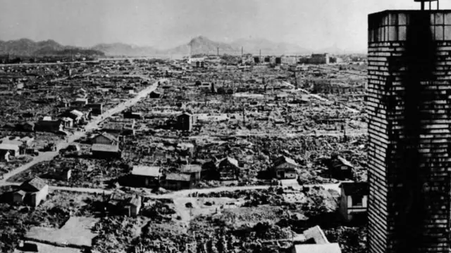 Marekani iliangusha bomu Hiroshima , Japan tarehe 6 Agosti 1945