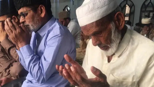 ਕਾਦੀਆਂ ਵਿੱਚ ਈਦ ਦੀ ਨਮਾਜ਼ ਪੜ੍ਹ ਰਹੇ ਬਜ਼ੁਰਗ