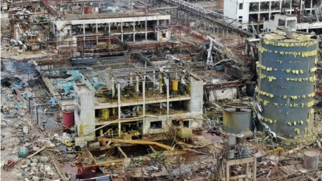 江苏盐城响水县陈家港镇江苏天嘉宜化工有限公司爆炸现场一片狼藉。