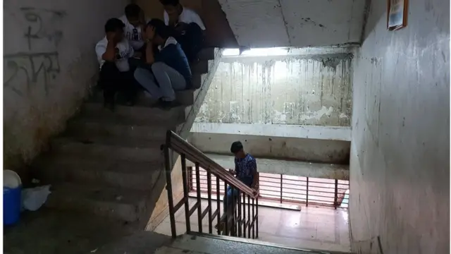 জরুরি বহির্গমন সিঁড়ির বেহাল দশা।