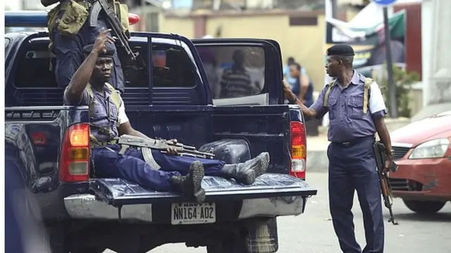 Awọn agbofinro n sọ oju popo