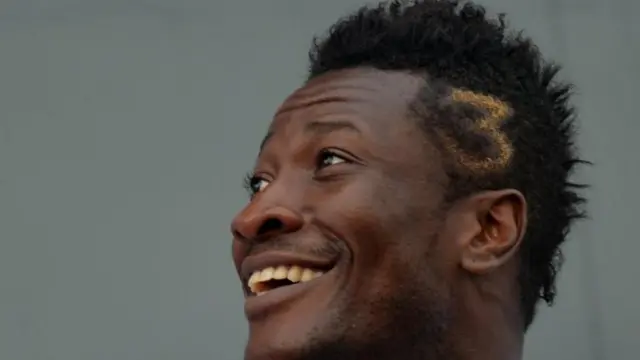 Asamoah Gyan gatz re-think im hair style choices while playing in di UAE