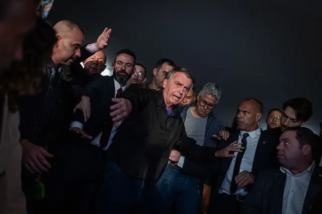 Bolsonaro cercado de aliados na segunda-feira, 21 de julho de 2025