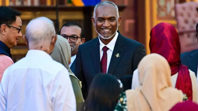 मुइज़्ज़ू इस समय चीन के दौरे पर हैं