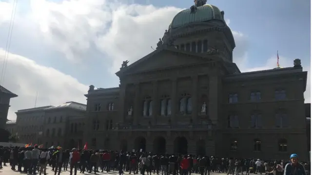 ፖለቲከኛታትን ስደተኛታትን ዝተኻፈልሉ ተቓዉሞ ሰልፊ ስደተኛታት ኤርትራ ኣብ በርን