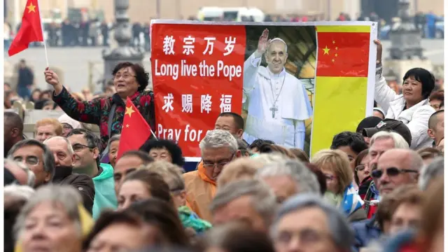 VATICAN CITY, VATICAN - NOVEMBER 26: Pilgrims from China attend Pope Francis' weekly audience in St. Peter's Square on November 26, 2014 in Vatican City, Vatican. During today's General Audience Pope Francis told pilgrims the Church is on a continuing journey towards heaven. (Photo by Franco Origlia/Getty Images)
