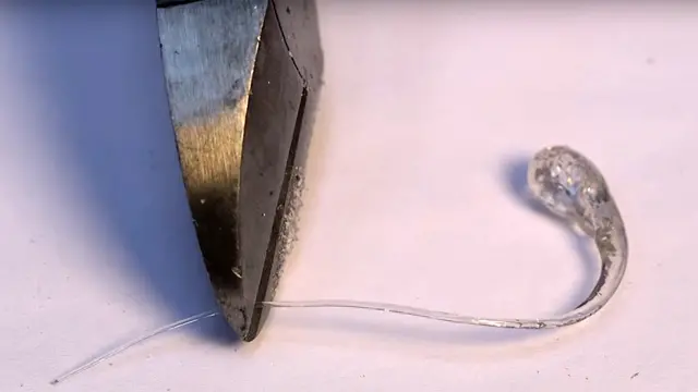 Presión en la cola de una gota del príncipe Rupert