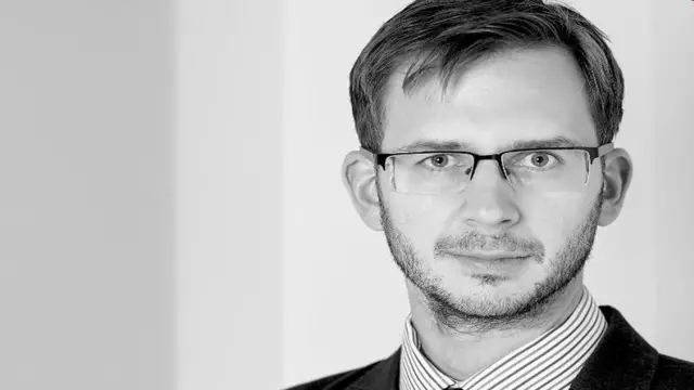 Gar yaqaan Edward Craven