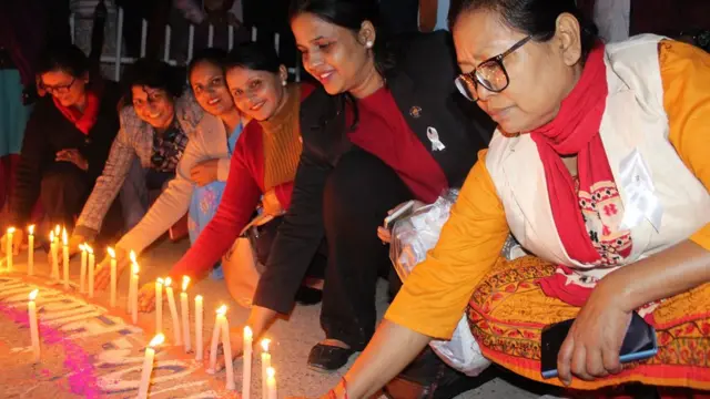 नेपालको बुटवलमा गरिएको प्रदर्शनमा दिप प्रज्वलन गरिएको छ