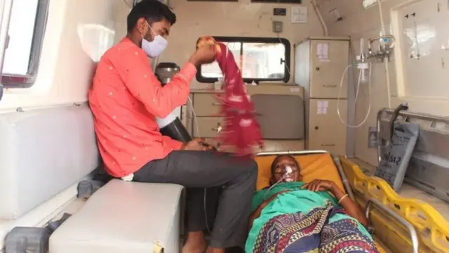 ઍમ્બ્યુલન્સ