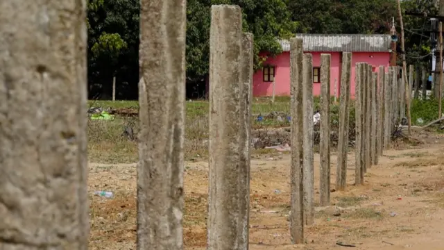 தீண்டாமை சுவர்