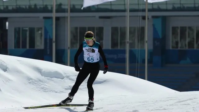 Нейтральная паралимпийская спортсменка Екатерина Румянцева во время гонки на дистанции 6 км в категории "стоя" среди женщин в соревнованиях по биатлону на XII зимних Паралимпийских играх. Владимир Смирнов/ТАСС