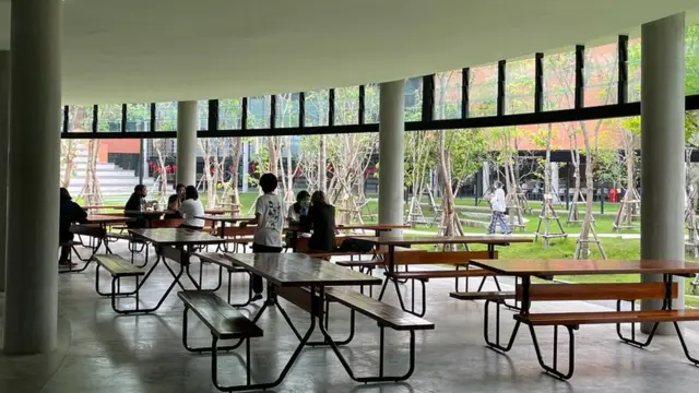 บรรยากาศที่โรงเรียนสาธิตแห่งมหาวิทยาลัยธรรมศาสตร์