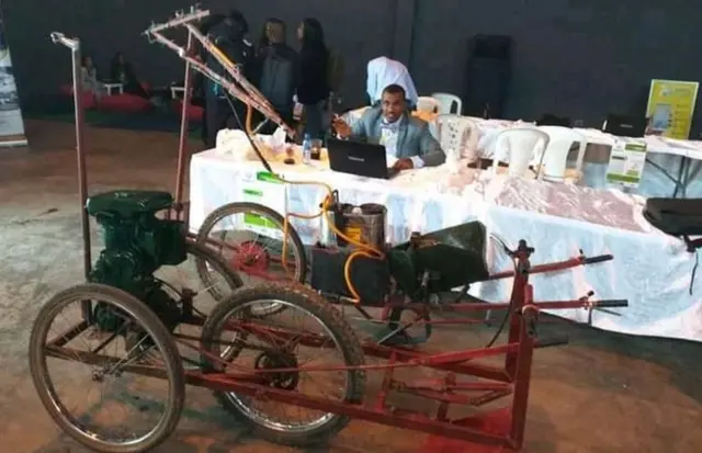 Gurmeessaa Goobanaa Hoolaa kalaqa maashina qonnaa jaha bakka tokkotti waliin.