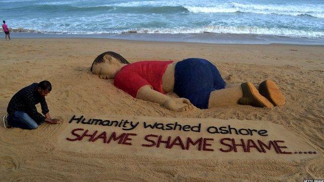 Instalação reproduz mortelotofácil da independênciaAlan Kurdi