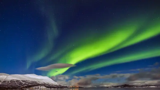 Auroras boreais invadem céus da Europa. Ucrânia, Itália e Grécia  iluminam-se, Transforme seu dia com jogo dos pênaltis