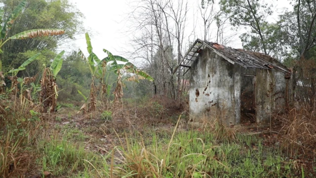 Bangunan kecil yang dulu digunakan sebagai kamar mandi. Pernah berdiri rumah dan pesantren Tajul Muluk di Karang Gayam, Madura.