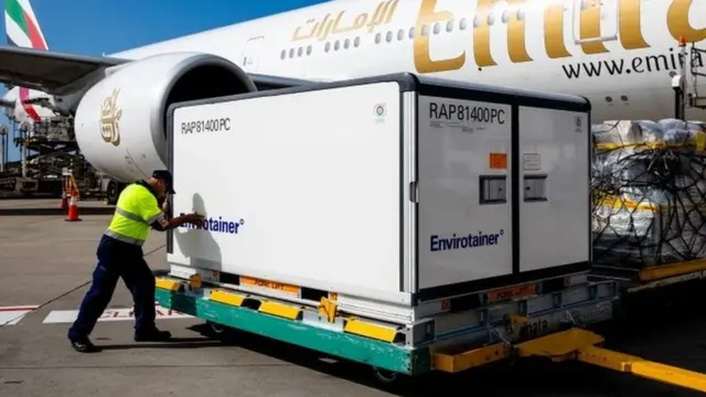 Контейнер с вакциной прибыл в Австралию