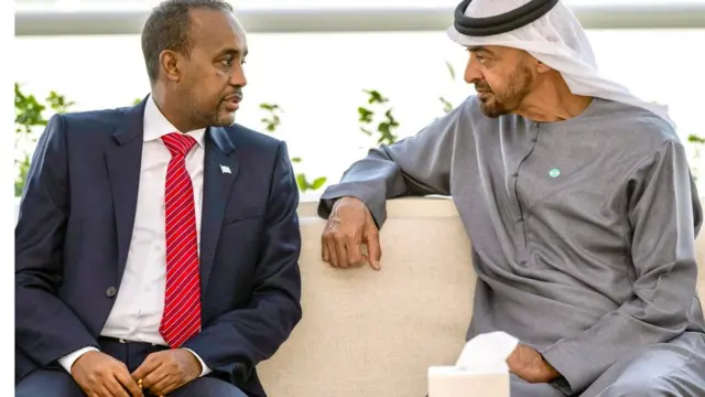 Sheikh Maxamed Bin Zaayid iyo Maxamed Xuseen Rooble