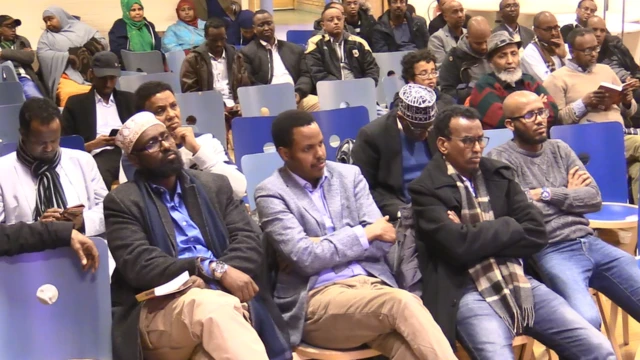 Dadkii kasoo qeybgalay bandhigga buuga