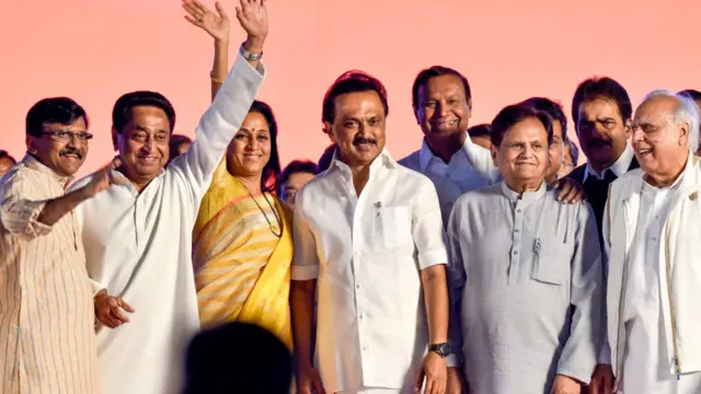 मंत्रिमंडळ शपथविधीच्यावेळेचे छायाचित्र