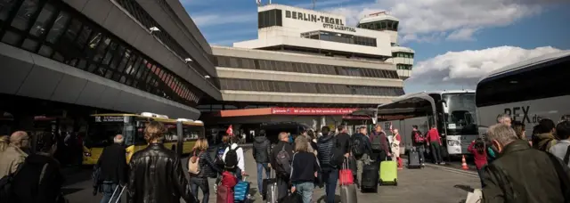 терминал аэропорта Берлин-Тегель