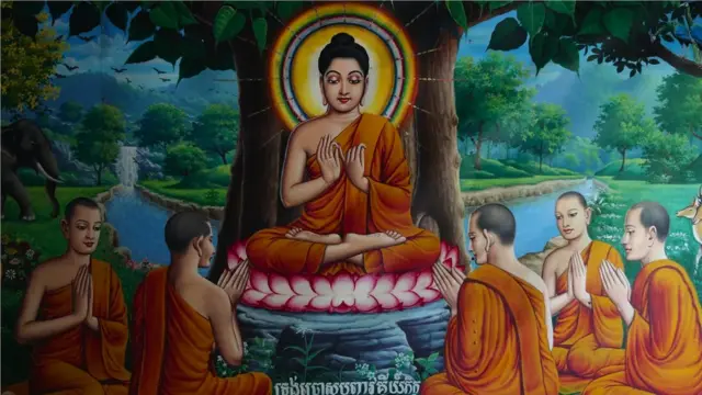 تظهر هالة حول رأس بوذا في عدة لوحات حول العالم، كما هذه الجدارية في أحد معابد كمبوديا.