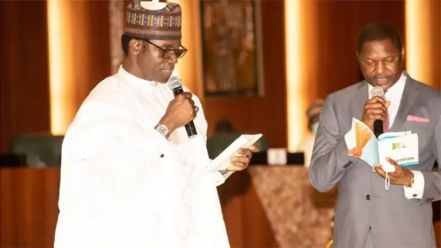 A ranar Alhamis ne aka rantsar da gwamnan jihar Yobe, Alhaji Maimala Buni a matsayin shugaban kwamitin sulhu na APC