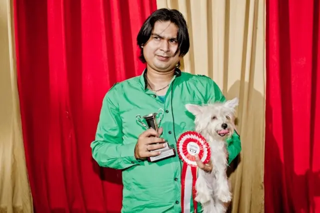 ल्हासा एप्सो अपने कुत्ते के साथ