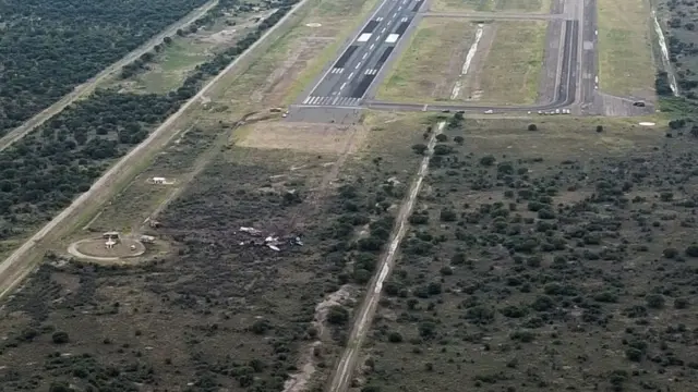 Avião caído próximo a pista no México